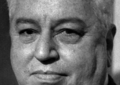 Emiliano Di Cavalcanti, retrato de 1964. Fotografia do Fundo Correio da Manhã, acervo do Arquivo Nacional. Versão restaurada disponível no Wikimedia Commons; imagem identificada como domínio público.